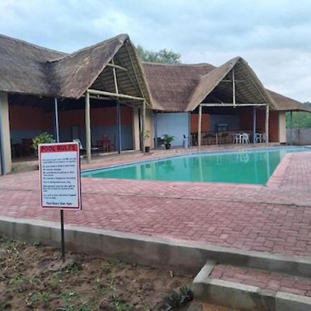 Nkanga Hotel Kasane Exteriör bild