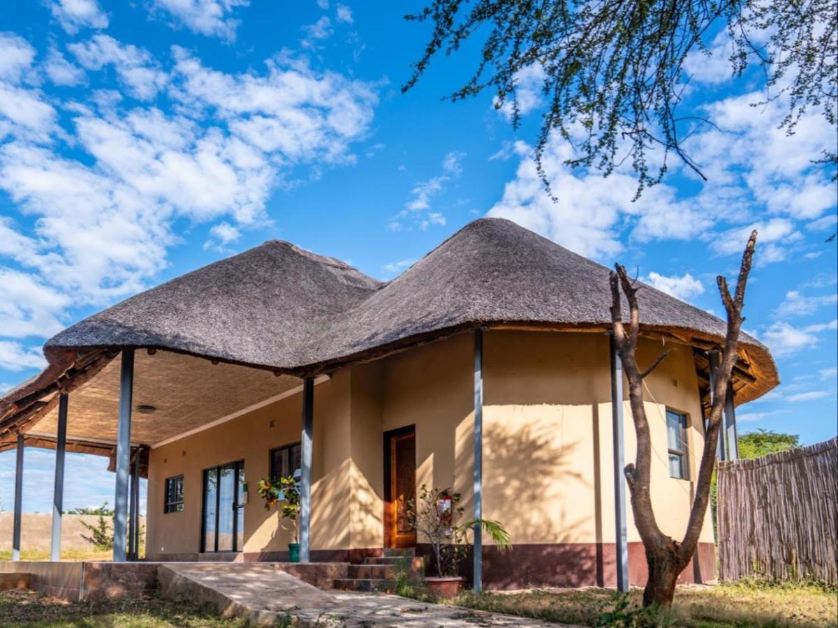 Nkanga Hotel Kasane Exteriör bild