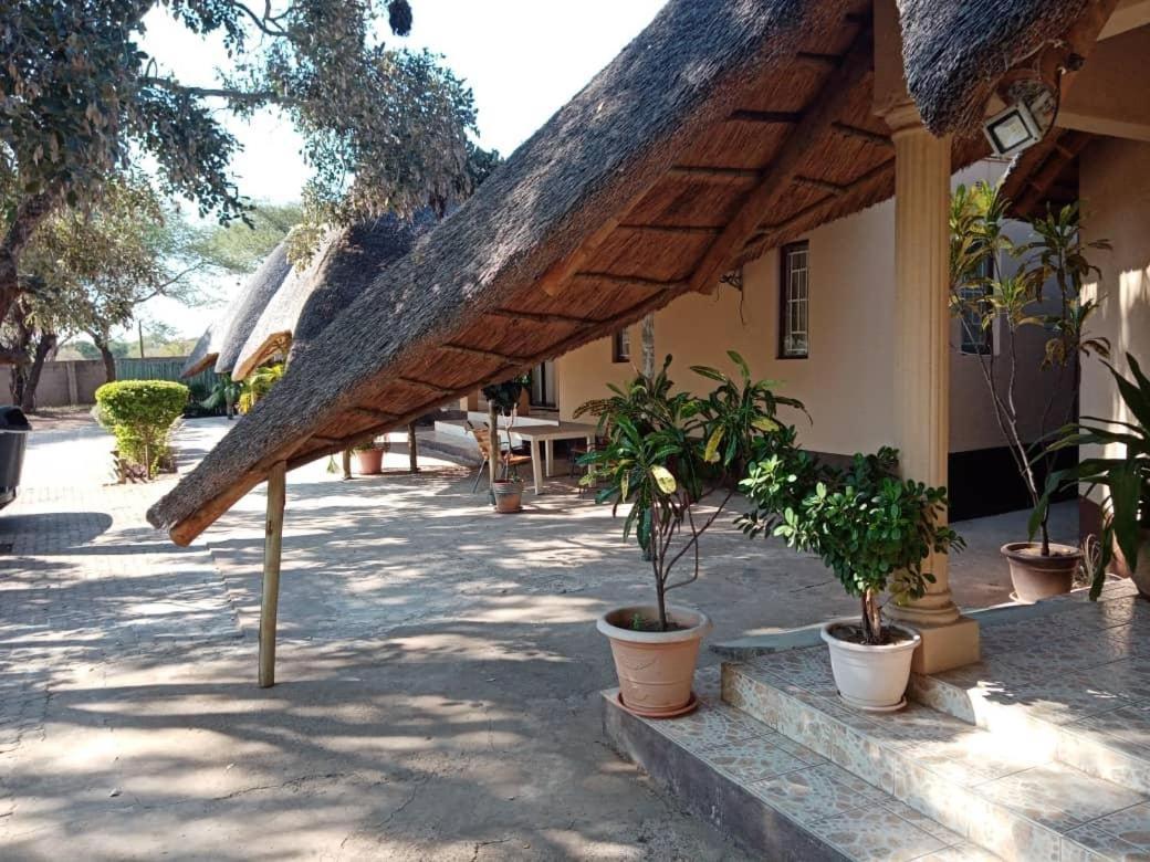 Nkanga Hotel Kasane Exteriör bild