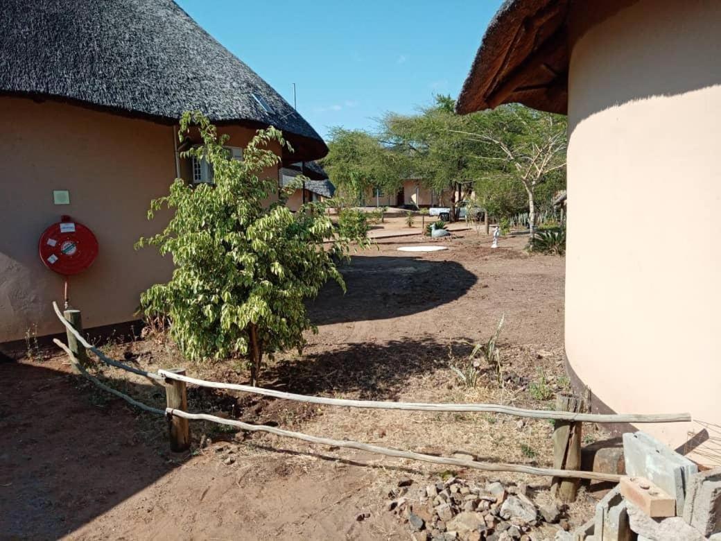 Nkanga Hotel Kasane Exteriör bild