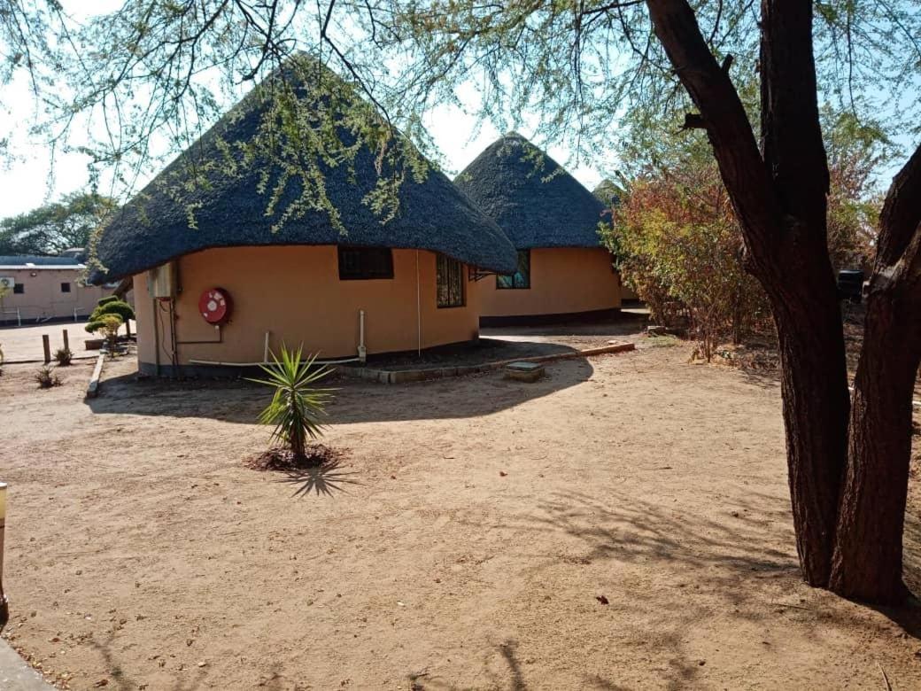 Nkanga Hotel Kasane Exteriör bild