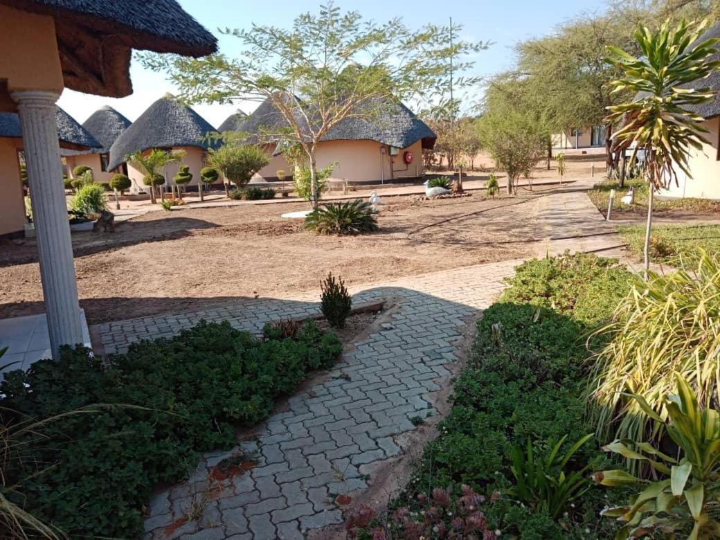 Nkanga Hotel Kasane Exteriör bild