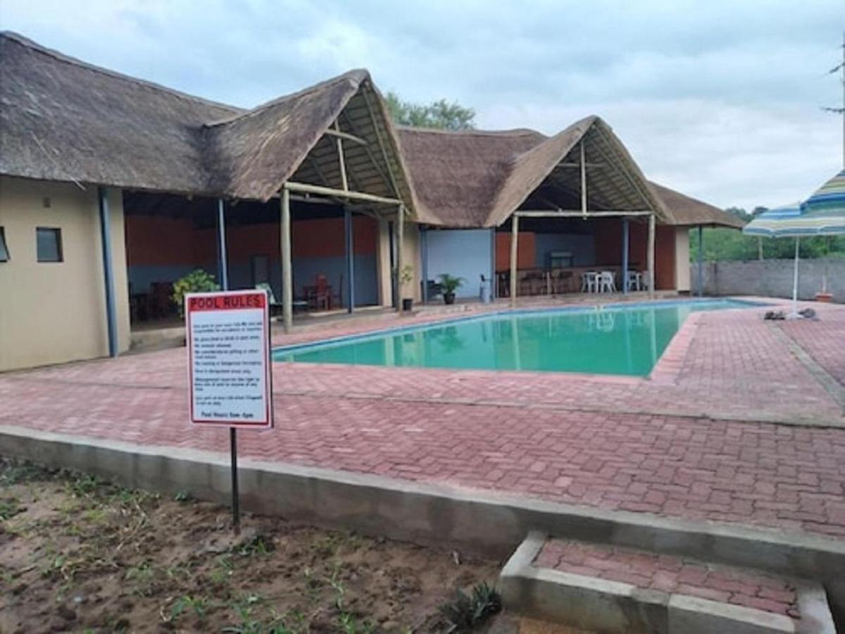 Nkanga Hotel Kasane Exteriör bild
