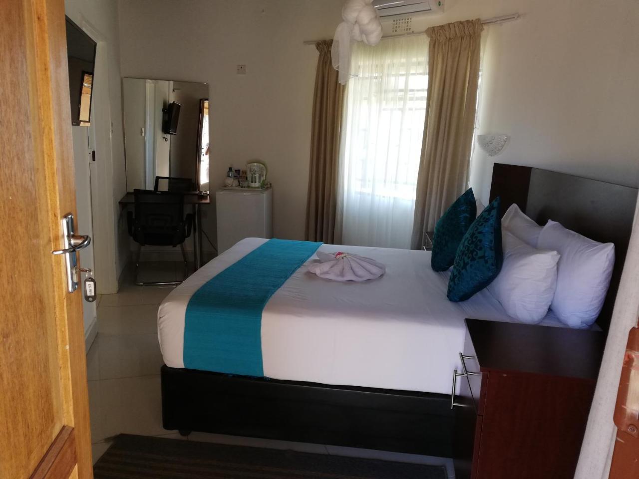 Nkanga Hotel Kasane Exteriör bild